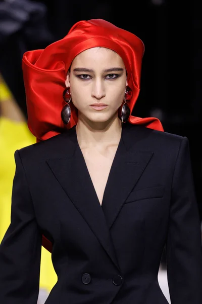 Look 25